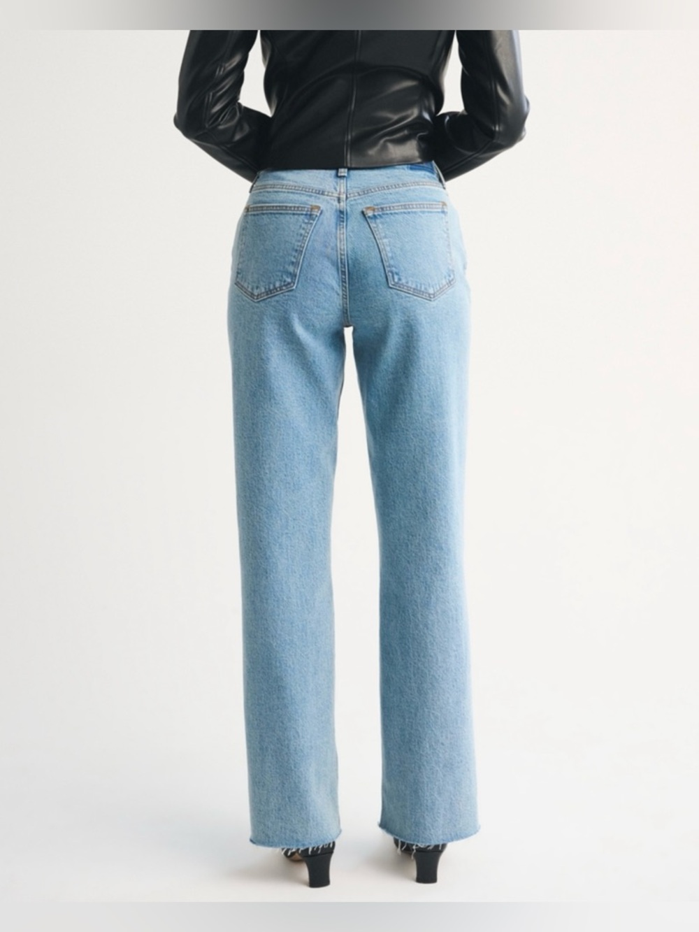 Abercrombie & Fitch Curve Love High Rise 90’s Relaxed Jeans - Medium // 28 LONG - Picture 13 of 14